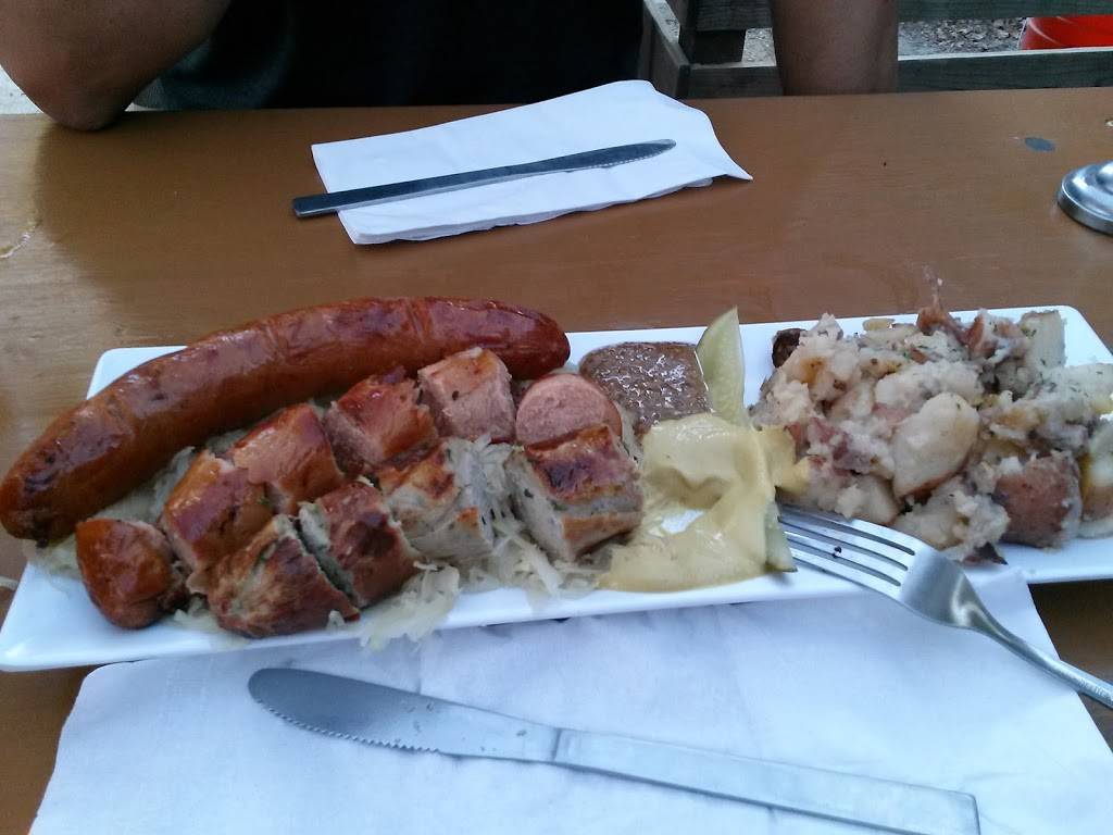 The Golden Bear | restaurant | 2326 K St, Sacramento, CA 95816, USA | 9164412242 OR +1 916-441-2242