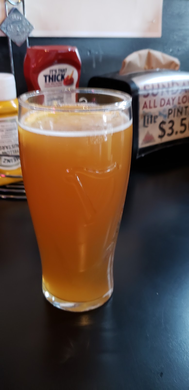 Birdys Sports Bar | restaurant | 12908 US-395, Spokane, WA 99218, USA | 5098639572 OR +1 509-863-9572