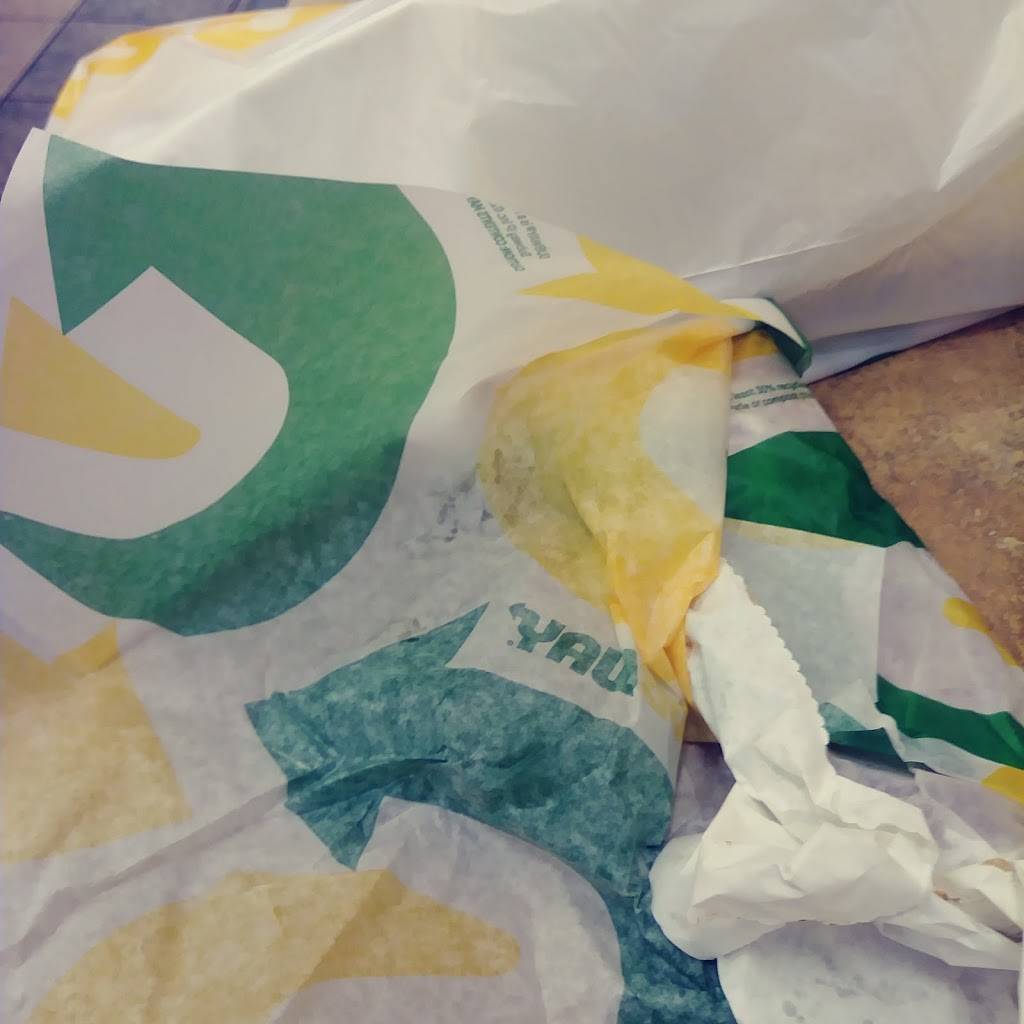 Subway | meal takeaway | 409 16th St Mall, Denver, CO 80202, USA | 3039961178 OR +1 303-996-1178