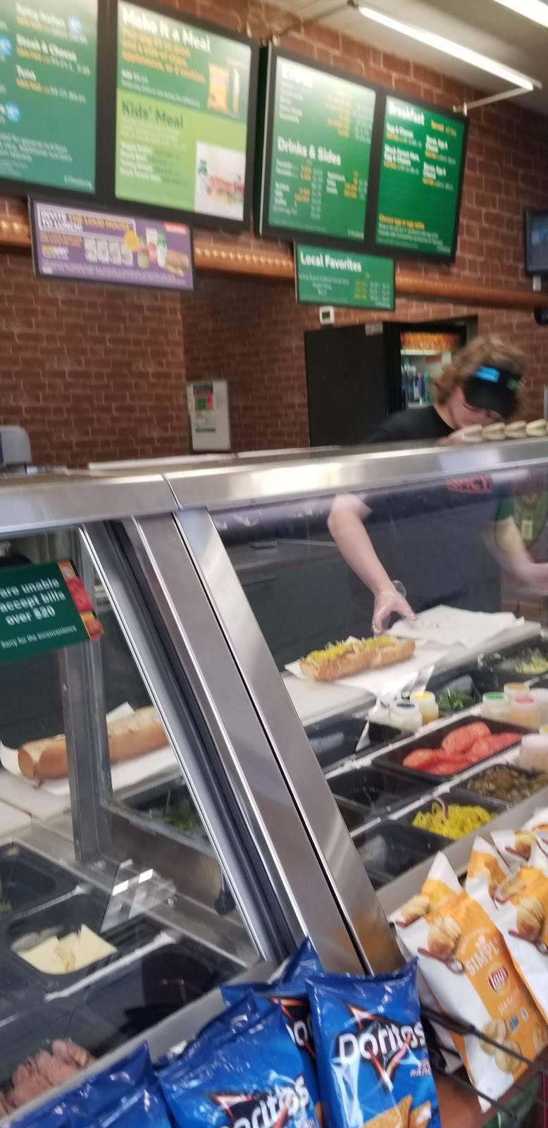 Subway | restaurant | 101 W Main St, Apopka, FL 32703, USA | 4078801131 OR +1 407-880-1131