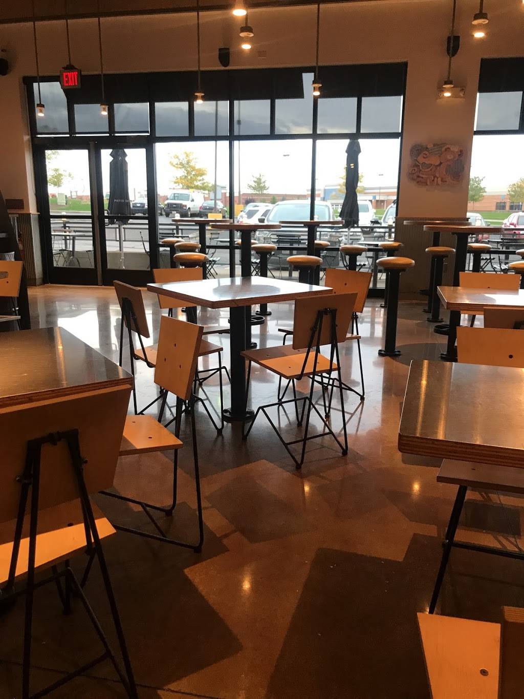 Chipotle Mexican Grill | restaurant | 9761 Vista Way, Garfield Heights, OH 44125, USA | 2166626402 OR +1 216-662-6402