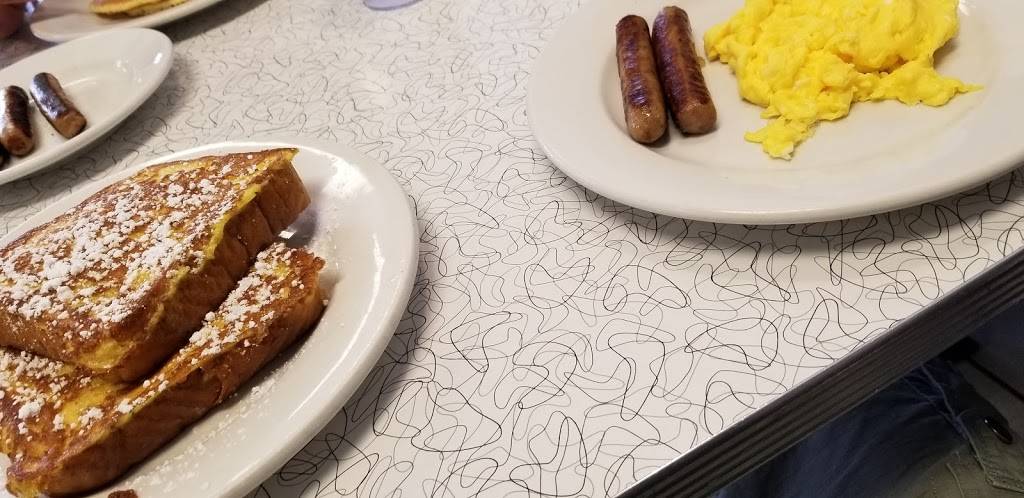 Louies Grill | restaurant | 7422 Madison St, Forest Park, IL 60130, USA | 7084888889 OR +1 708-488-8889