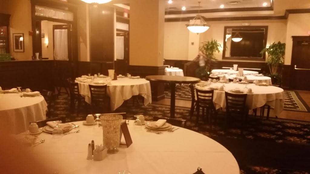 Maggianos Little Italy | restaurant | 2500 N Mayfair Rd, Wauwatosa, WI 53226, USA | 4149781000 OR +1 414-978-1000