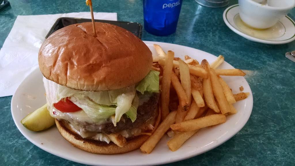 Nikos Cafe and Bar | cafe | S75W17358 Janesville Rd, Muskego, WI 53150, USA | 2626793663 OR +1 262-679-3663