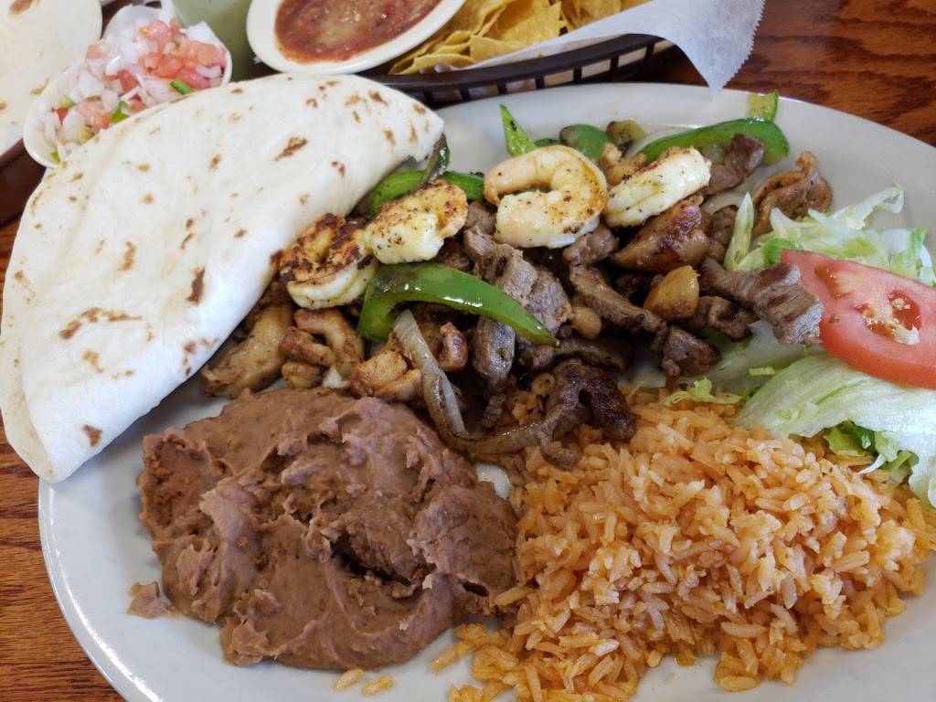 La Parrilla Mexican Restaurant | restaurant | 5565 Tezel Rd, San Antonio, TX 78250, USA | 2106473200 OR +1 210-647-3200