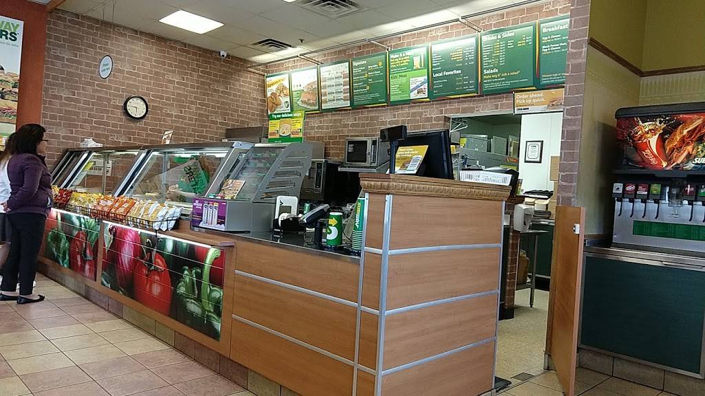 Subway Restaurants | restaurant | 644 North Sheridan Rd, Winthrop Harbor, IL 60096, USA | 2248143673 OR +1 224-814-3673