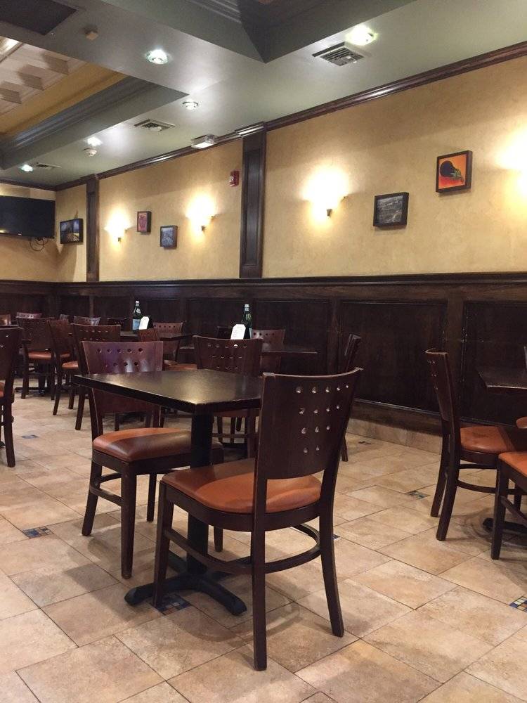 Ginos Pizza | restaurant | Merrick Mall 2162, Hewlett Ave, Merrick, NY 11566, USA | 5165466181 OR +1 516-546-6181