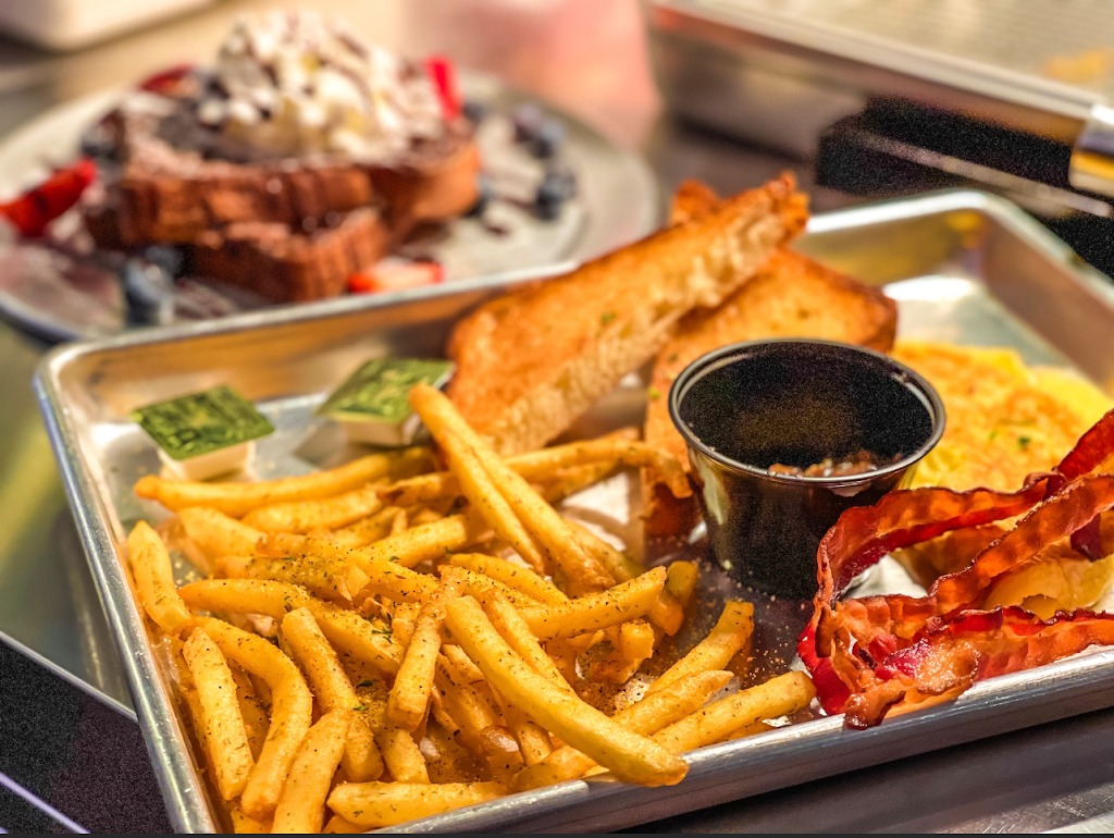 4Chicks Cafe Miami | restaurant | 6974 Collins Ave, Miami Beach, FL 33141, USA | 3057638084 OR +1 305-763-8084