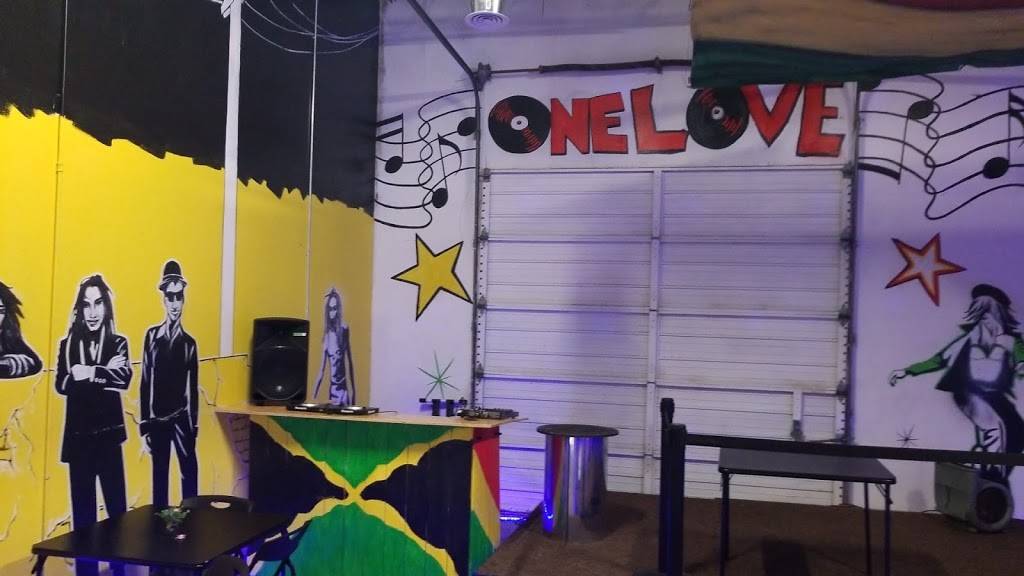 Caribbean Mix | restaurant | 8816 Broadway St, San Antonio, TX 78217, USA | 2109864244 OR +1 210-986-4244