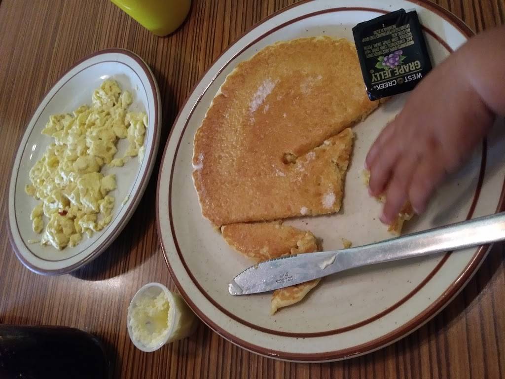 Mickeys Country Cafe | restaurant | 24487 Valley Dr, Bettendorf, IA 52722, USA | 5633595634 OR +1 563-359-5634