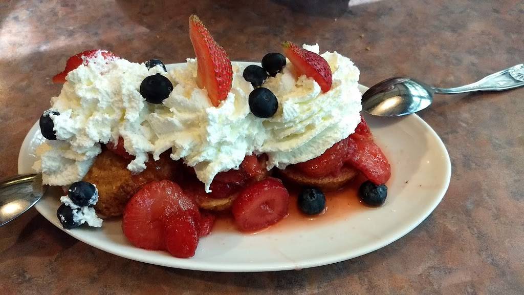 Village Restaurant | restaurant | 55 Main St, Essex, MA 01929, USA | 9787686400 OR +1 978-768-6400