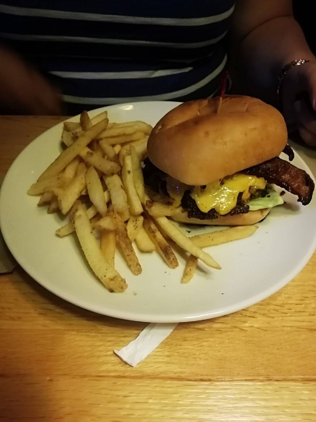 Applebees Grill + Bar | restaurant | 628 S Main St, North Syracuse, NY 13212, USA | 3154525670 OR +1 315-452-5670