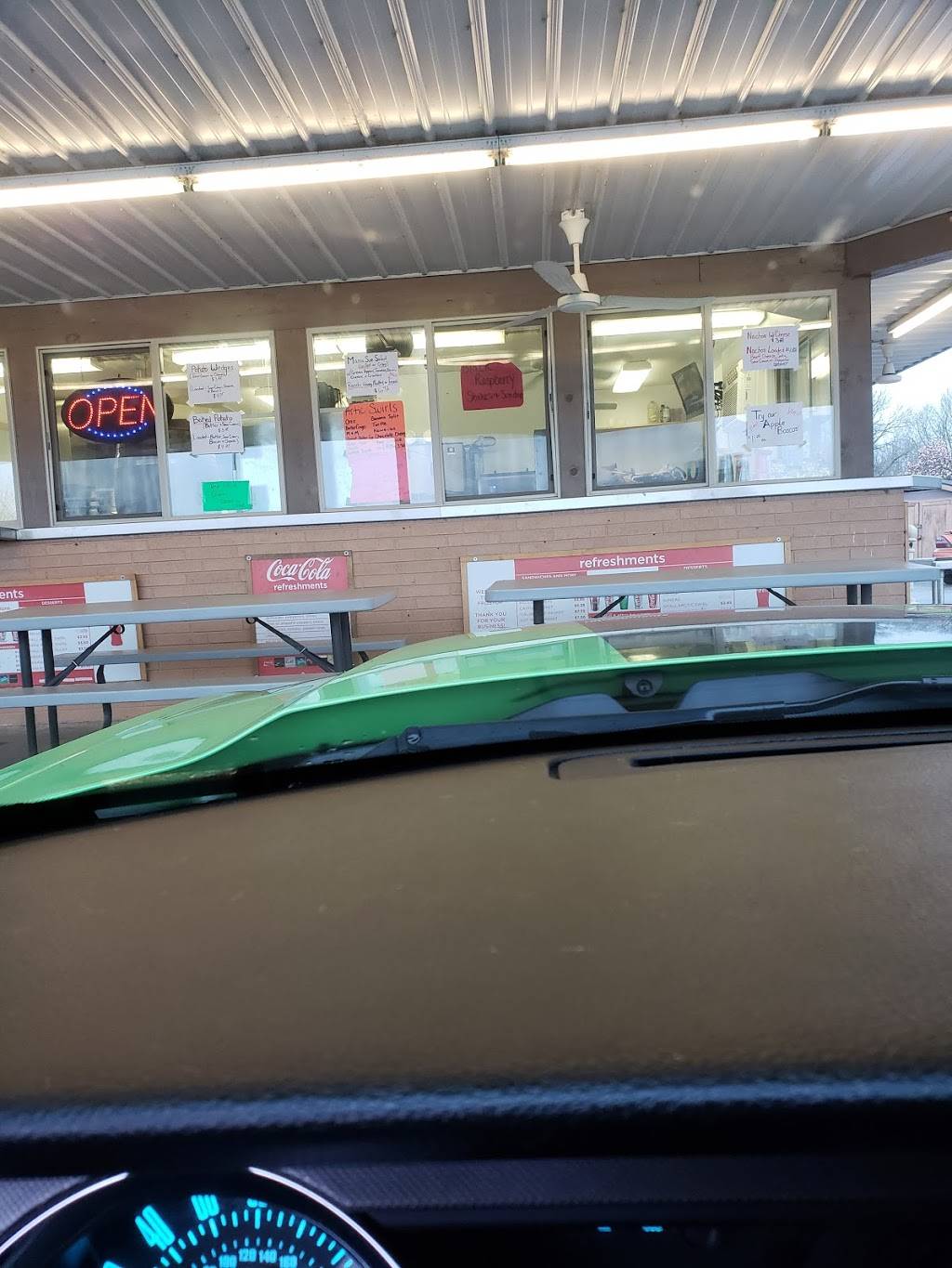 Riggens Frostop | restaurant | 314 N Pennsylvania St, Chrisman, IL 61924, USA | 2172692223 OR +1 217-269-2223