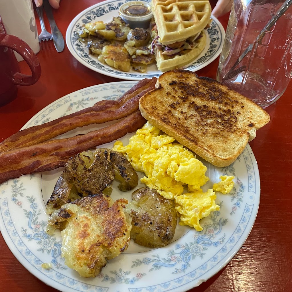 Homecoming & Company | restaurant | 3637 Lake Guntersville Park Dr, Guntersville, AL 35976, USA | 2562021880 OR +1 256-202-1880