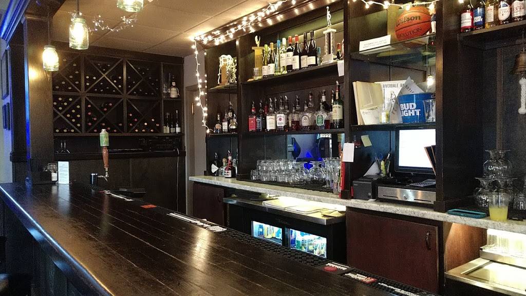 Rams Riverhouse | restaurant | 102 S Main St, Port Byron, IL 61275, USA | 3095233400 OR +1 309-523-3400