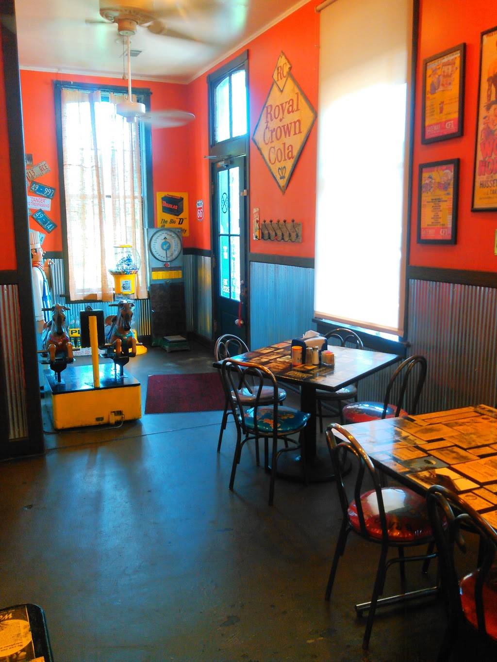 Tracks | restaurant | 100 N Front St, Winona, MS 38967, USA | 6622833505 OR +1 662-283-3505