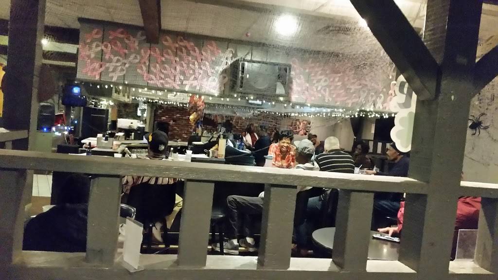 Bobby Des Gateway | restaurant | 25700 Aurora Rd, Bedford Heights, OH 44146, USA | 4404392400 OR +1 440-439-2400