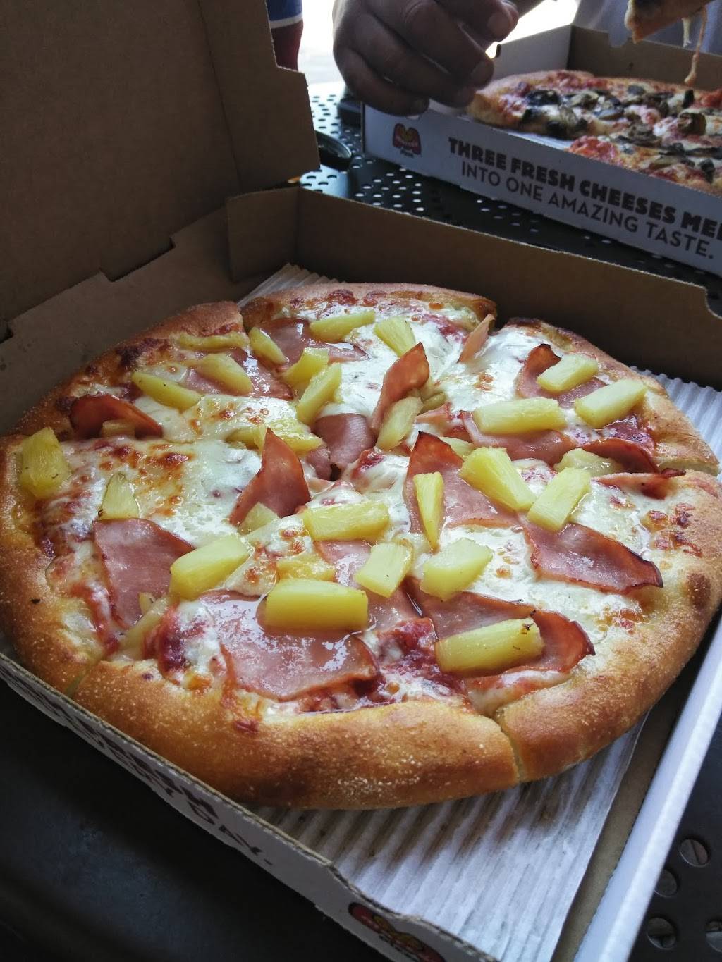 Marcos Pizza | meal delivery | 540 Hidden Valley Pkwy #103, Corona, CA 92879, USA | 9515208500 OR +1 951-520-8500