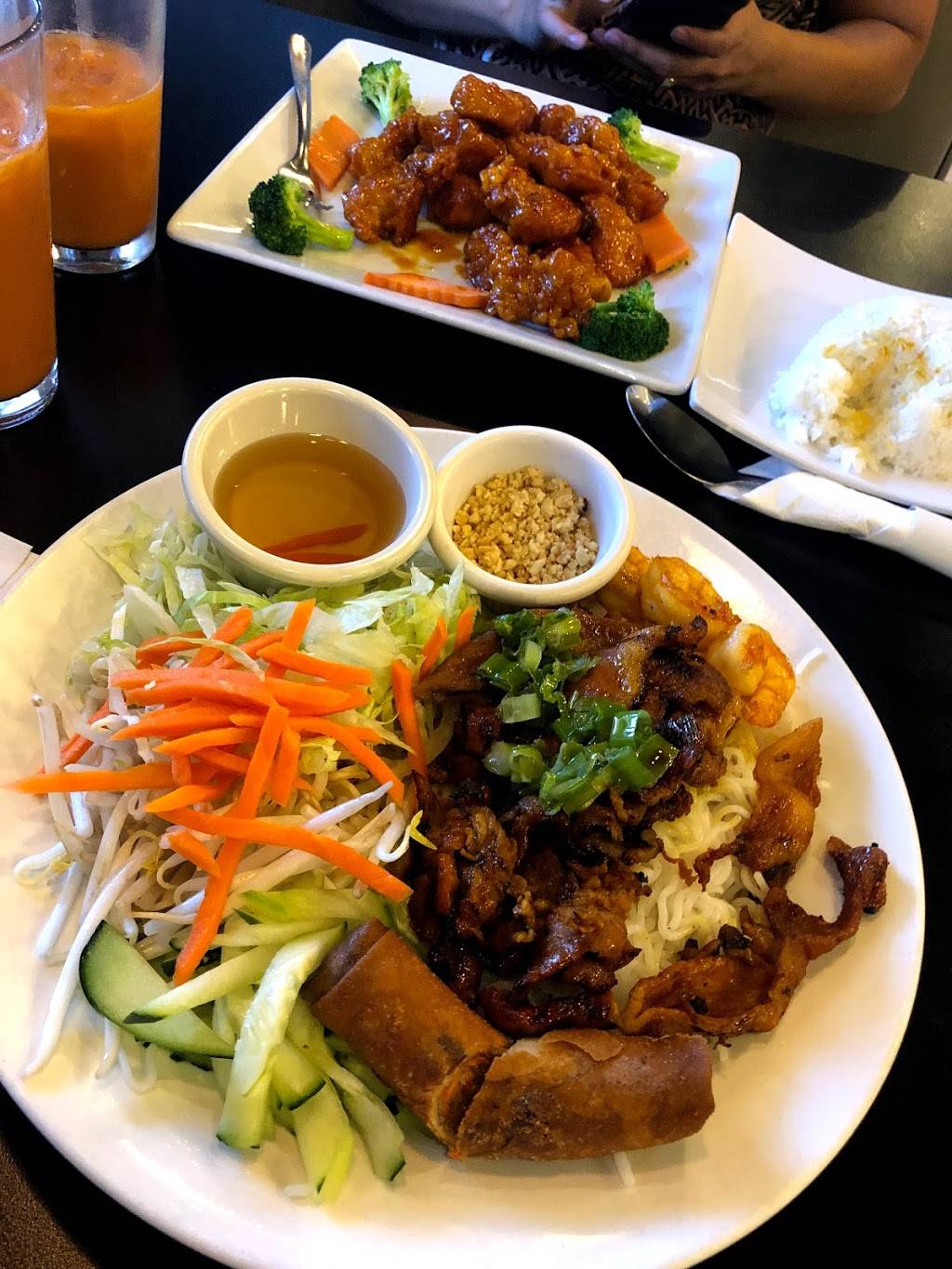 Song Lynn Vietnamese Restaurant | restaurant | 2755 N 91st Ave, Phoenix, AZ 85037, USA | 6239369535 OR +1 623-936-9535