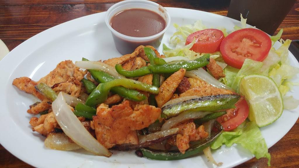 Pupusas Doña Lola | restaurant | 1002 Webb Chapel Rd, Carrollton, TX 75006, USA | 9724180129 OR +1 972-418-0129