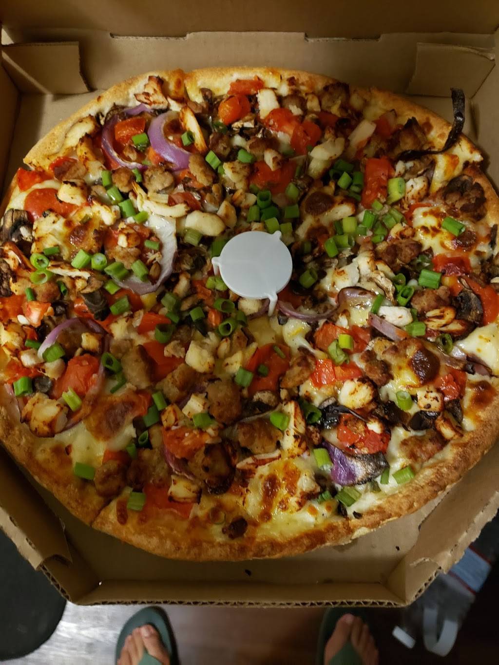 Round Table Pizza | meal delivery | 2270 S Azusa Ave D, West Covina, CA 91792, USA | 6268392900 OR +1 626-839-2900