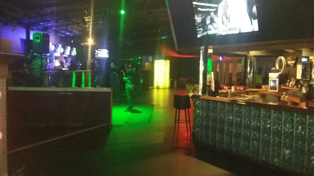 Legends Legendary Lounge & Venue | restaurant | 2523 W Broadway, Louisville, KY 40211, USA | 5023893961 OR +1 502-389-3961