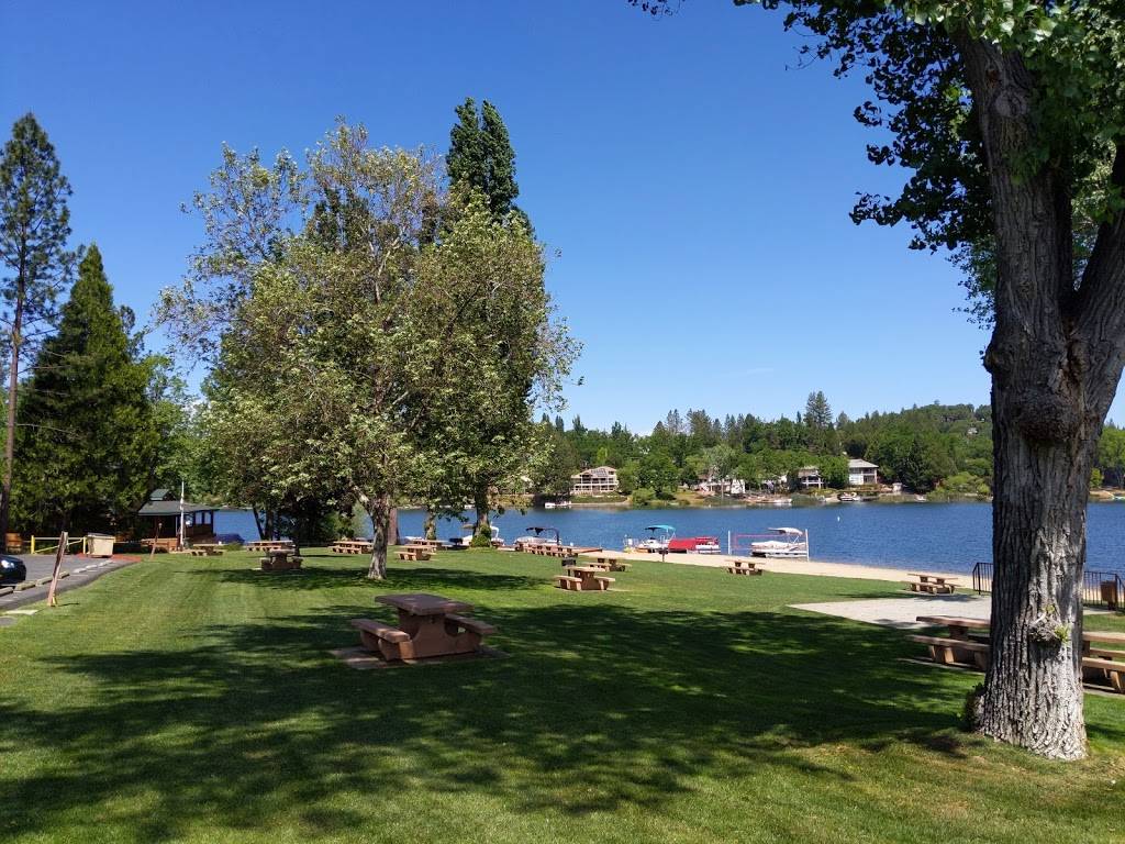 Pine Mountain Lake Lakeside Cafe At The Marina | restaurant | 901102500, Groveland, CA 95321, USA | 2099628630 OR +1 209-962-8630