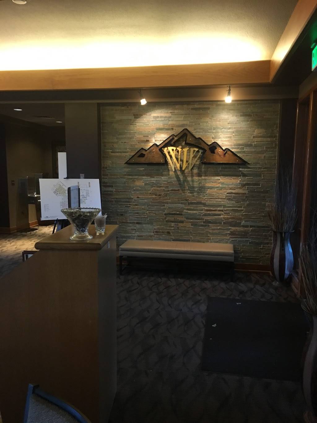 The West Woods Bar & Grill | restaurant | 6655 Quaker St, Arvada, CO 80007, USA | 7208987350 OR +1 720-898-7350