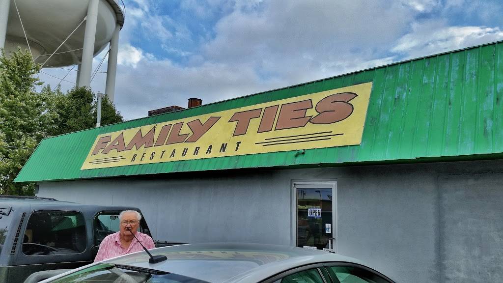 Family Ties Restaurant | restaurant | 904 Webb Ave, Crossville, TN 38555, USA | 9314565141 OR +1 931-456-5141
