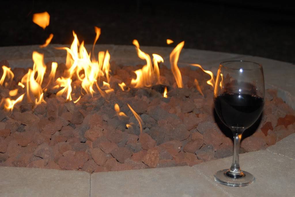 The W Restaurant & Lounge | restaurant | 7230 IL-152, Du Quoin, IL 62832, USA | 6185422424 OR +1 618-542-2424