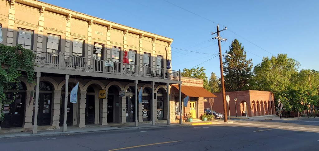 La Fiesta Mexican Restaurant | restaurant | 150 S Oregon St, Jacksonville, OR 97530, USA | 5418994450 OR +1 541-899-4450