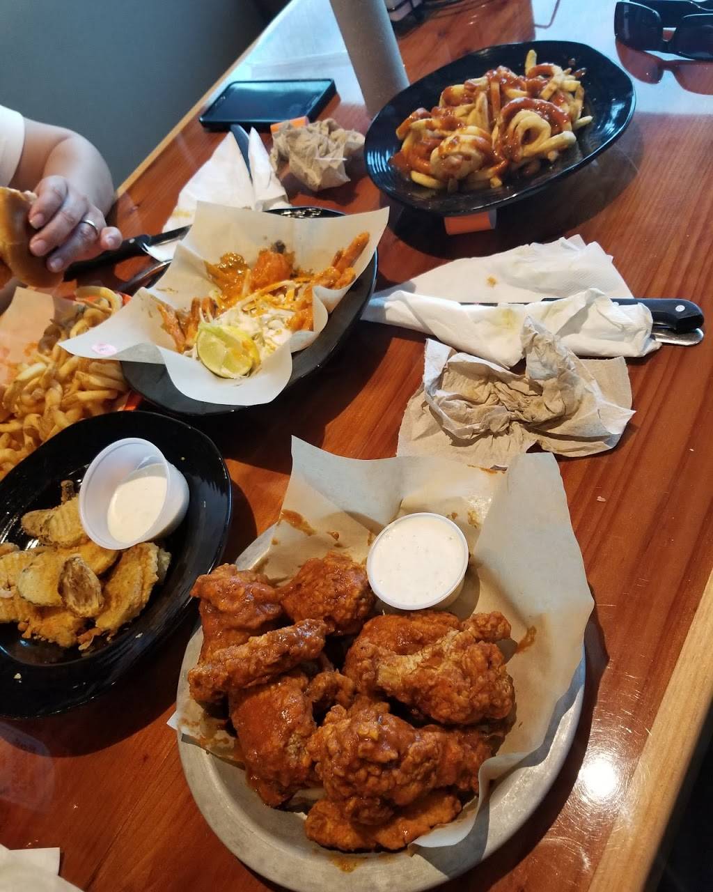 Hooters | restaurant | 4710 I-10, Baytown, TX 77521, USA | 8325142586 OR +1 832-514-2586