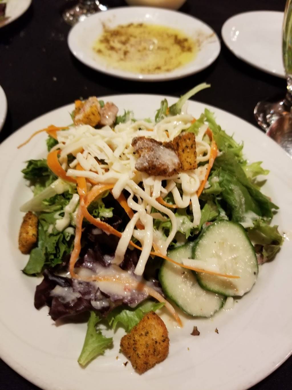 Guarinos Restaurant | restaurant | 12309 Mayfield Rd, Cleveland, OH 44106, USA | 2162313100 OR +1 216-231-3100