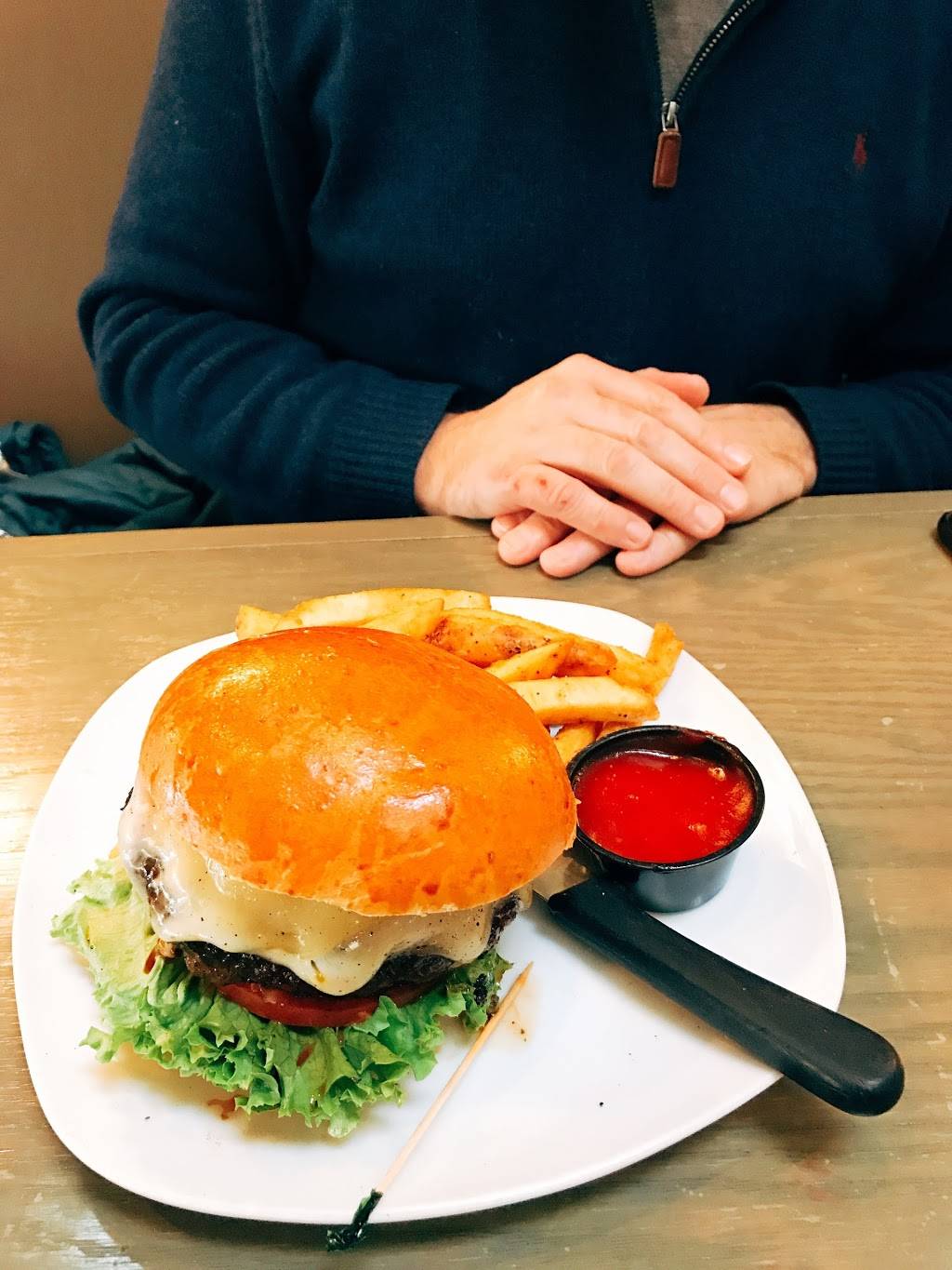 Yarde Tavern South Hadley | restaurant | 3 Hadley St, South Hadley, MA 01075, USA | 4133154339 OR +1 413-315-4339