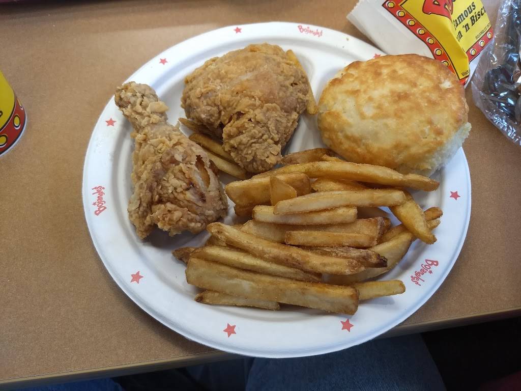 Bojangles Famous Chicken n Biscuits | restaurant | 1836 Tiny Town Rd, Clarksville, TN 37042, USA | 9316472405 OR +1 931-647-2405
