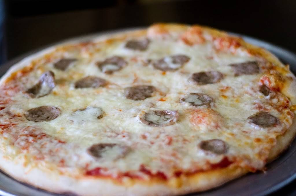 Esquisito Pizza | restaurant | 2623 Peters Creek Rd, Roanoke, VA 24017, USA | 5405624172 OR +1 540-562-4172