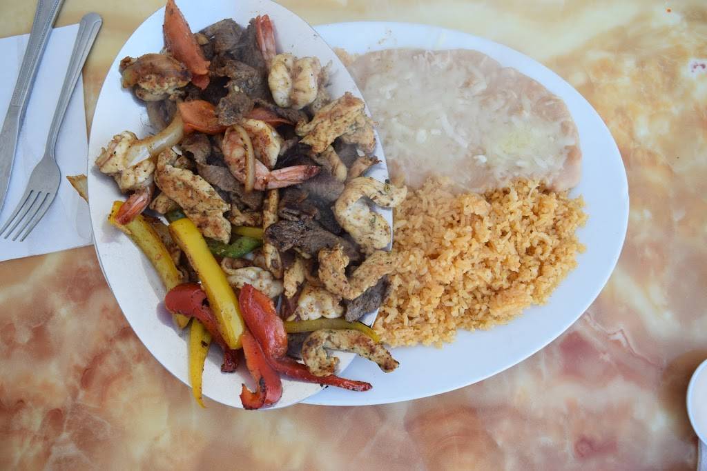 Hugos Mexican Grill | restaurant | 1472 B St G, Livingston, CA 95334, USA | 2093982500 OR +1 209-398-2500