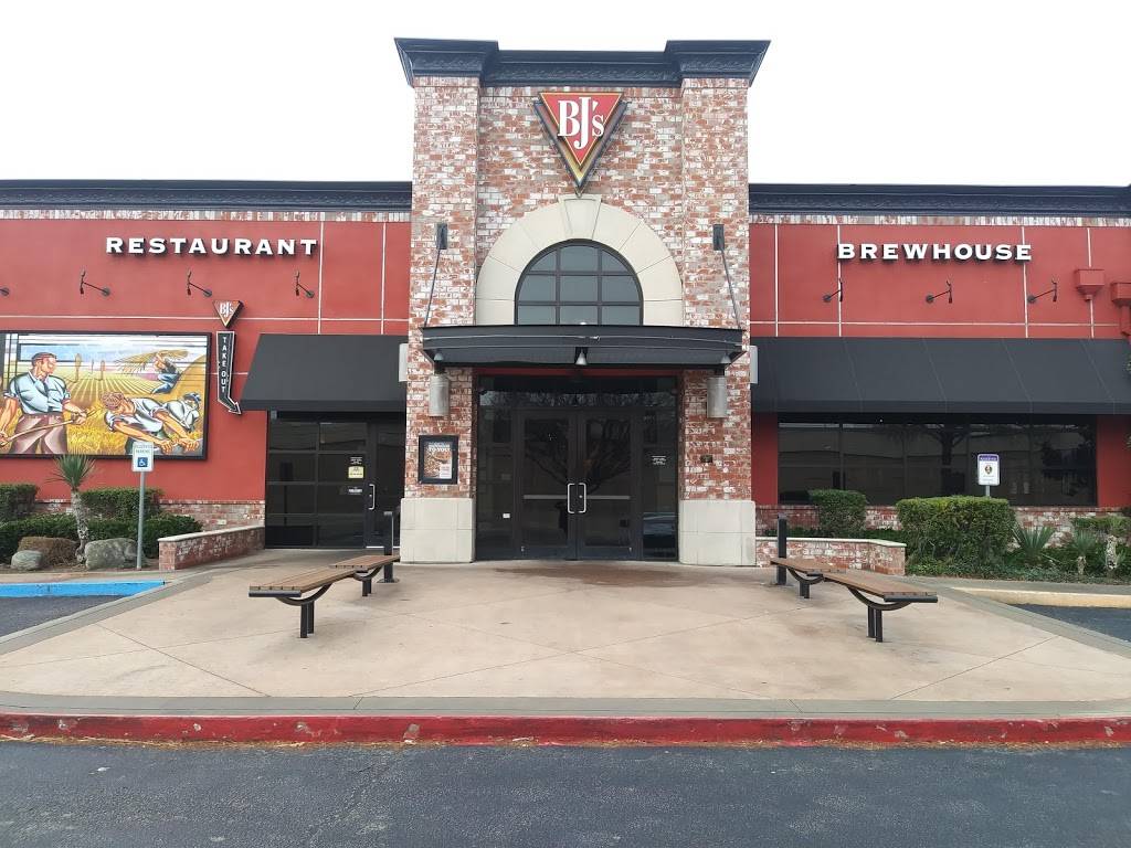 BJs Restaurant & Brewhouse | restaurant | 1101 N Central Expy, Plano, TX 75075, USA | 9724244262 OR +1 972-424-4262