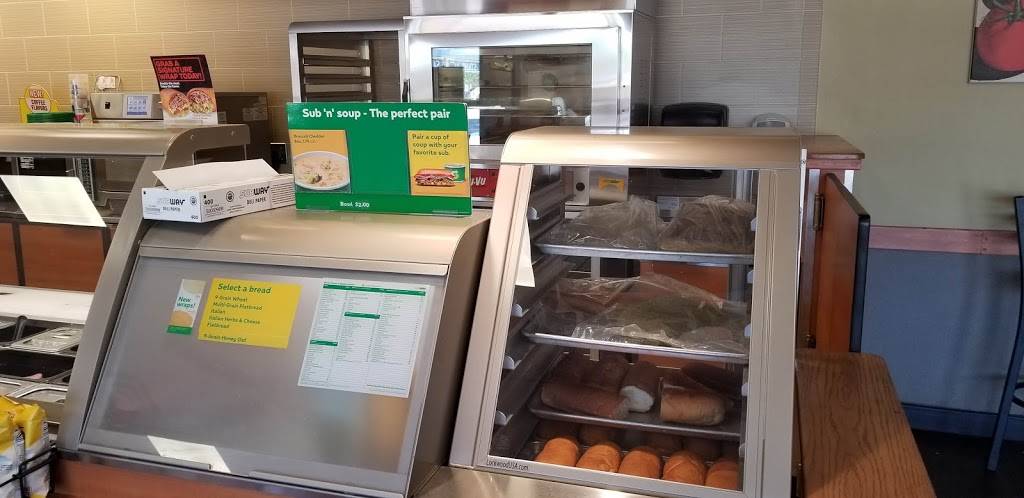 Subway Restaurants | restaurant | 102 E Hundley Dr, Lake Dallas, TX 75065, USA | 9404973484 OR +1 940-497-3484