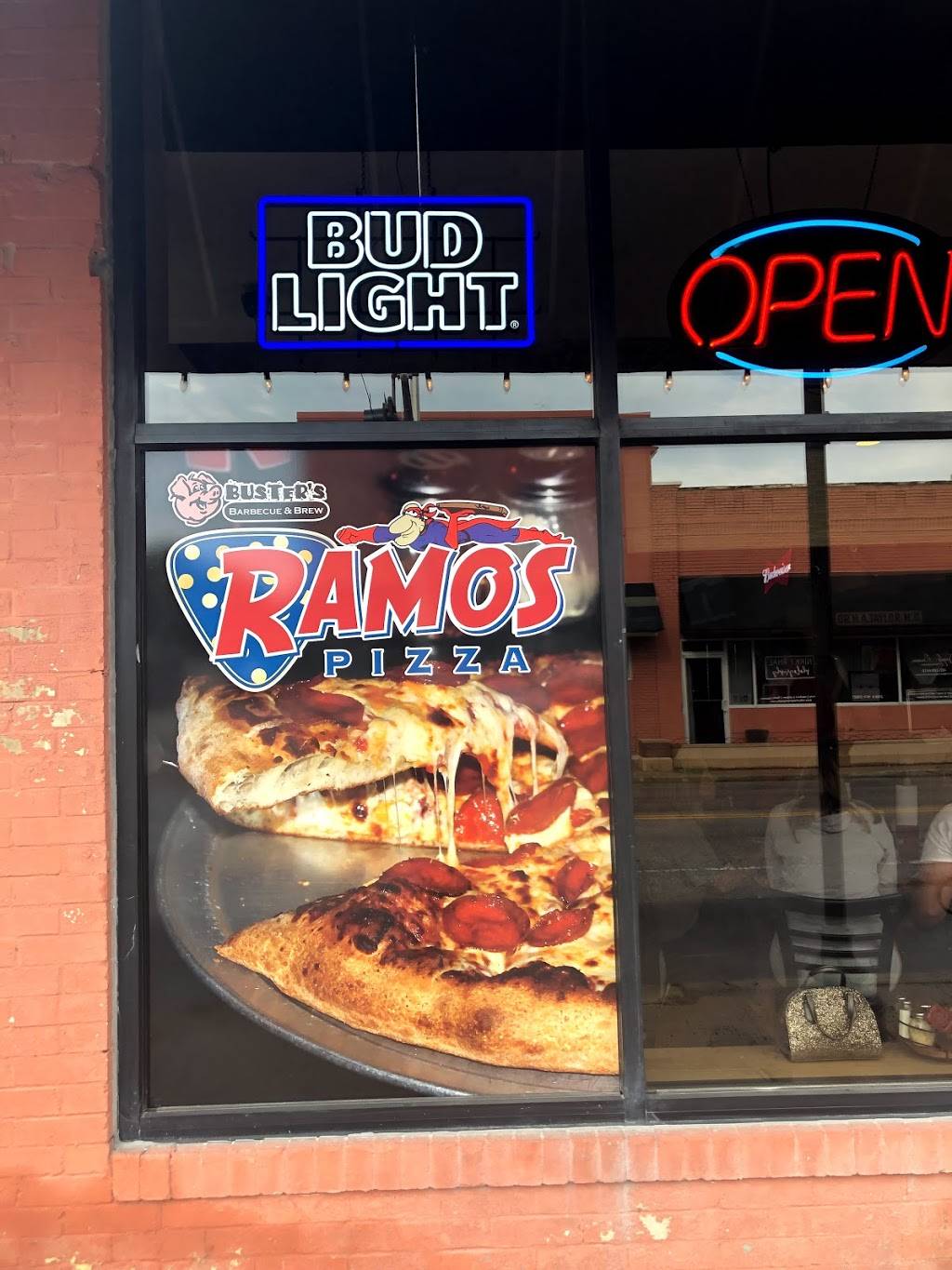 Ramos Pizza | restaurant | 2701 N 48th St, Lincoln, NE 68504, USA | 4024835050 OR +1 402-483-5050