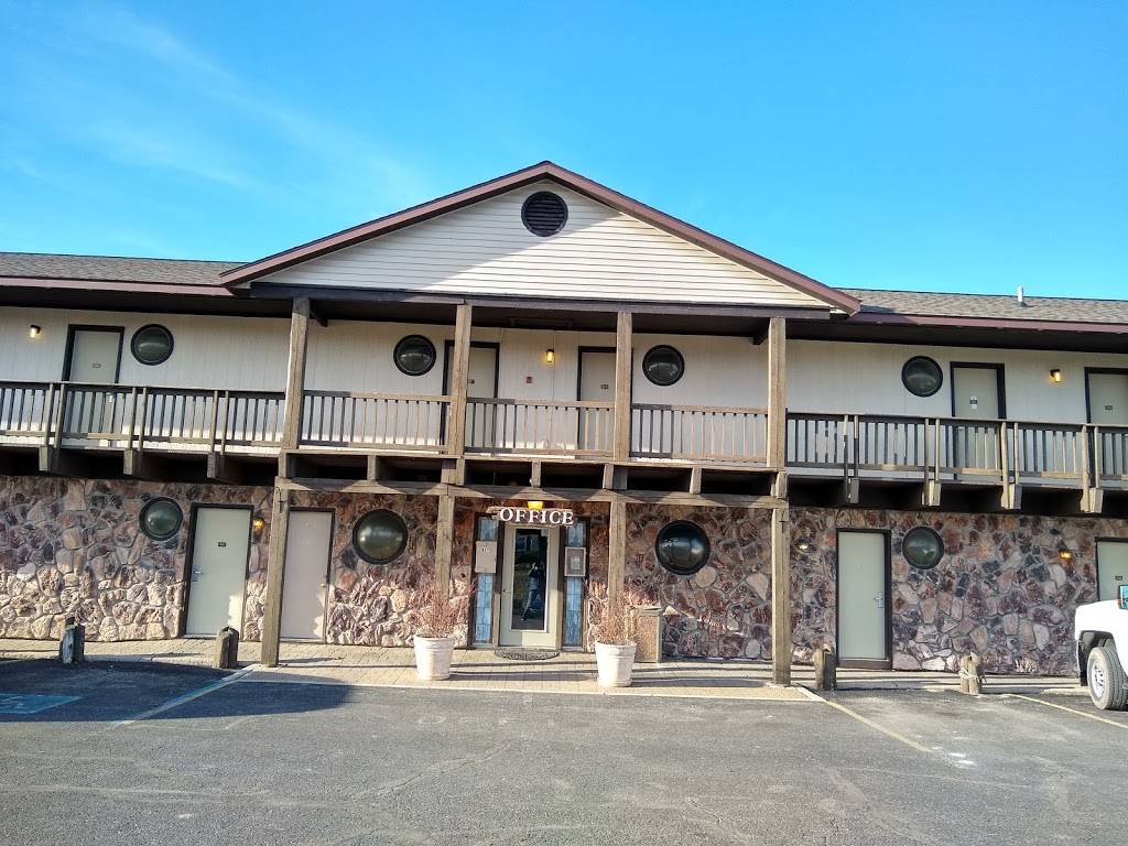 Up North 23 Restaurant And Lounge | restaurant | N 3rd St, Rogers City, MI 49779, USA | 9897342323 OR +1 989-734-2323