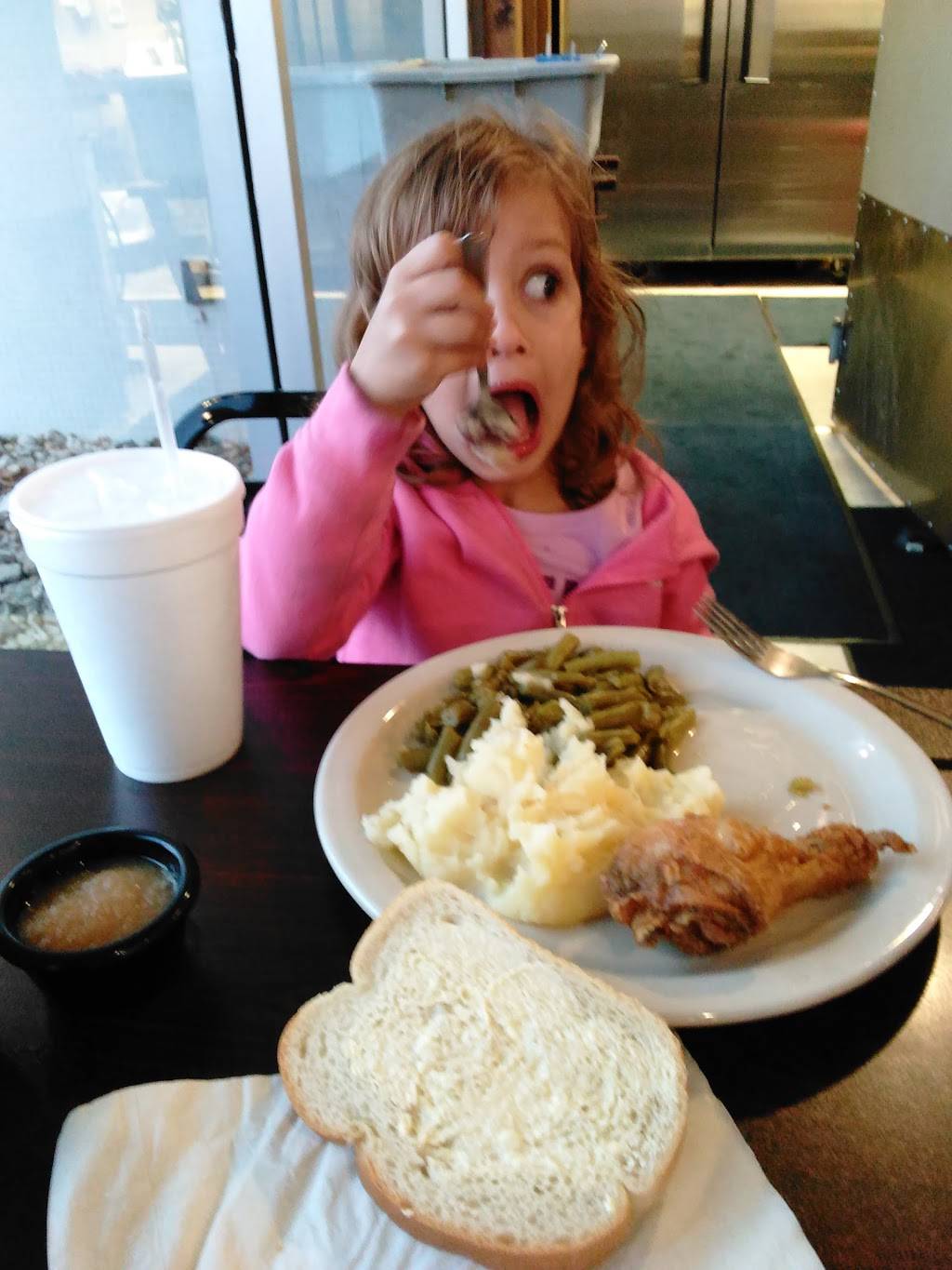 Nicks Family Restaurant | restaurant | 1507 E McCarty St, Jefferson City, MO 65101, USA | 5736347050 OR +1 573-634-7050