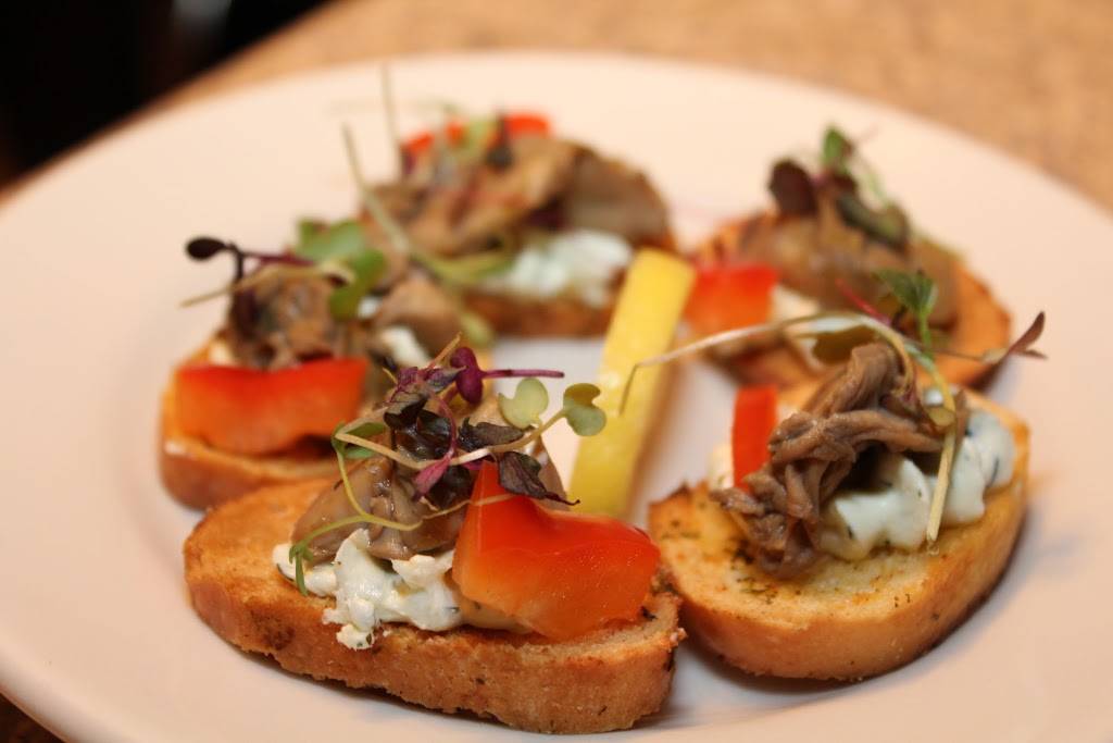 Blue Seafood & Spirits | restaurant | 2181 Upton Dr #420, Virginia Beach, VA 23454, USA | 7576895395 OR +1 757-689-5395