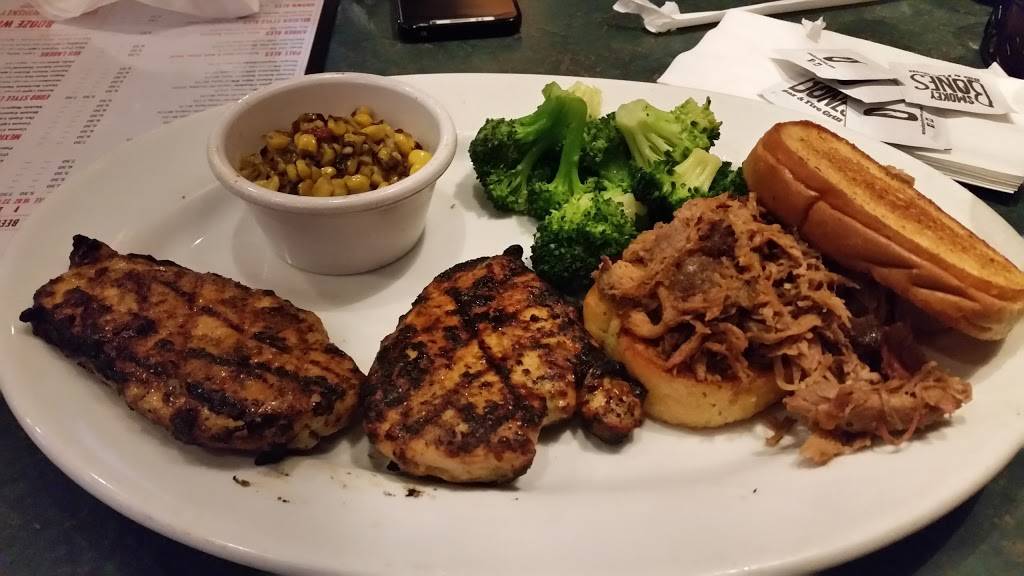 Smokey Bones Bar & Fire Grill | restaurant | 1405 Greenbrier Pkwy, Chesapeake, VA 23320, USA | 7573616843 OR +1 757-361-6843