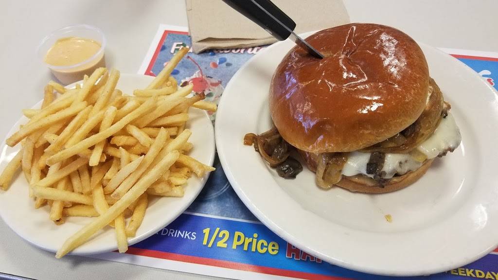 Steak n Shake | restaurant | 2900 S 3rd St, Terre Haute, IN 47802, USA | 8122350242 OR +1 812-235-0242