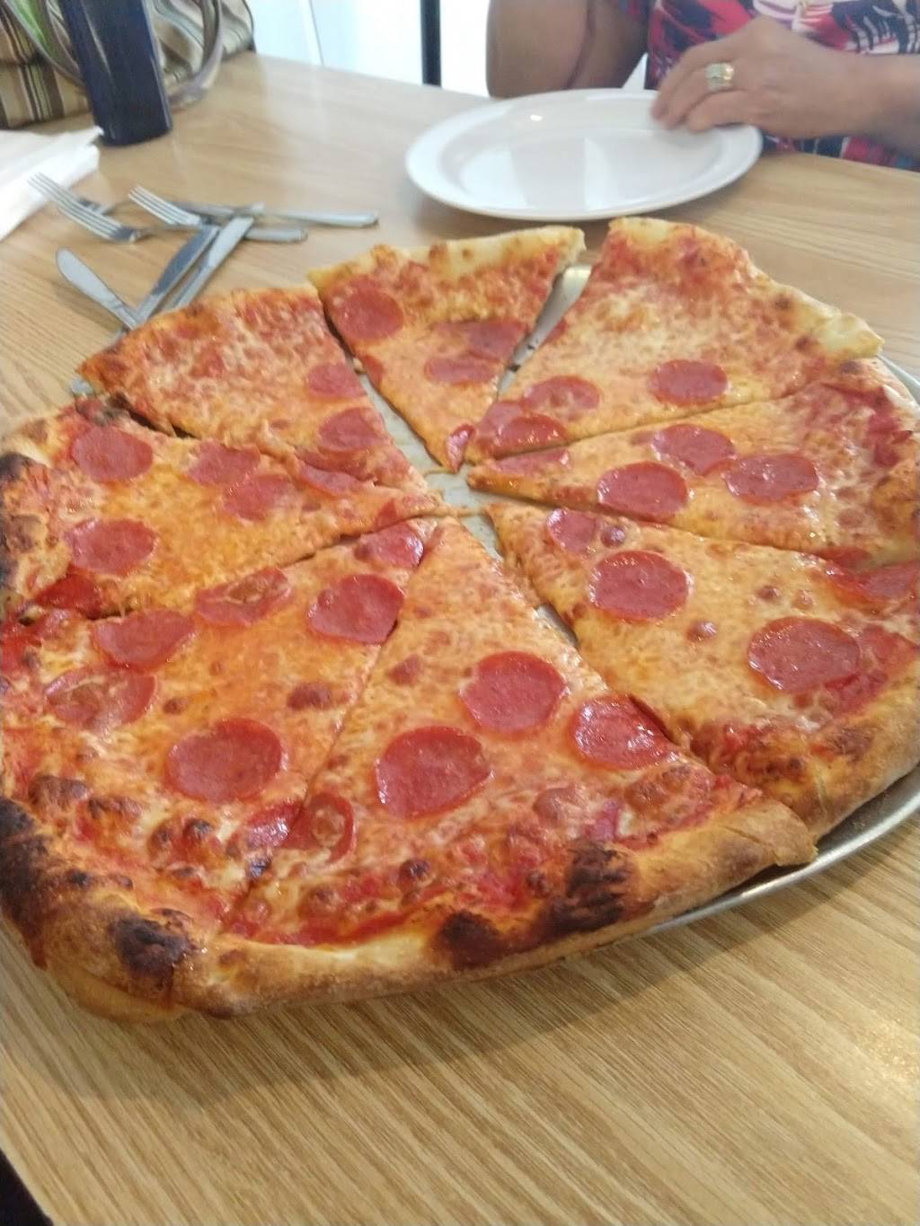 Teddys Pizza & Subs | restaurant | 9 E Federal St, Middleburg, VA 20117, USA | 5406878880 OR +1 540-687-8880