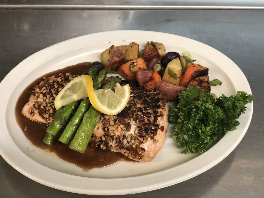 Coach & Four | restaurant | 5206 Williamson Rd, Roanoke, VA 24012, USA | 5403624220 OR +1 540-362-4220