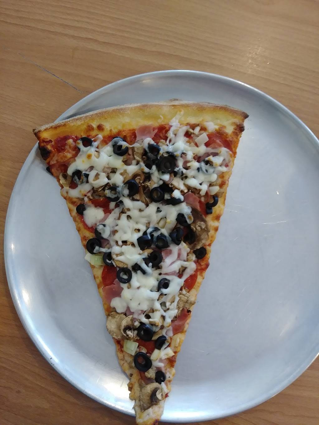 Hawkeyes Pizza Fletcher | restaurant | 126 W Fletcher Ave, Tampa, FL 33612, USA | 8135155808 OR +1 813-515-5808