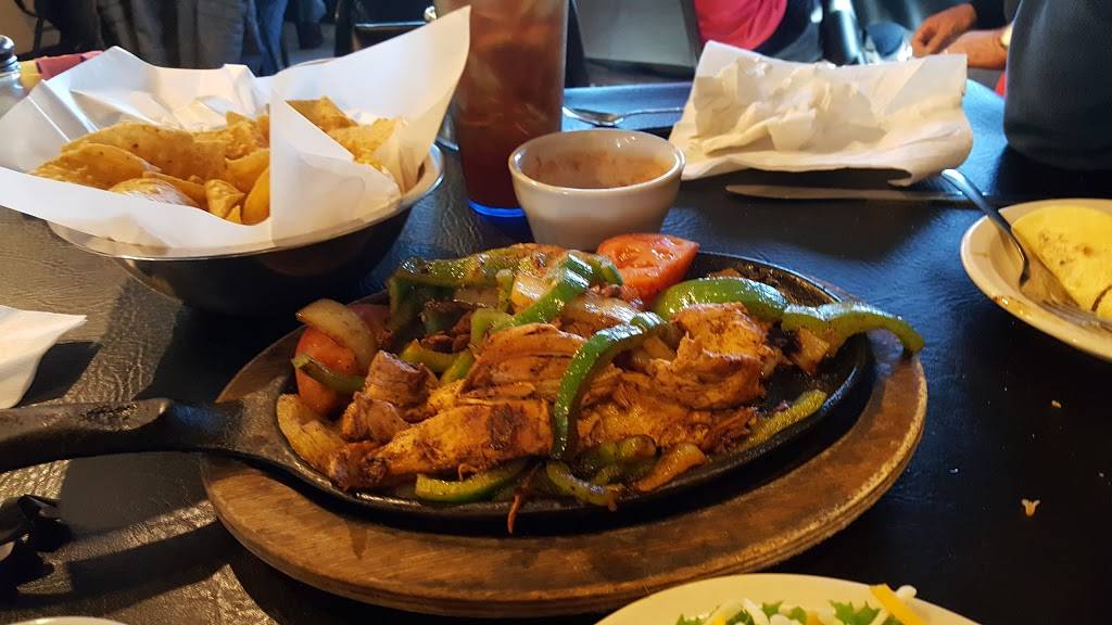 Campuzanos Fine Mexican Food | restaurant | 2167 N Hwy 77, Waxahachie, TX 75165, USA | 9729380047 OR +1 972-938-0047