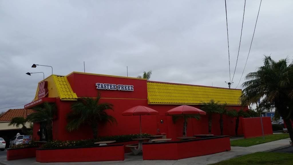Wienerschnitzel | restaurant | 4901 Cherry Ave, Long Beach, CA 90807, USA | 5624239601 OR +1 562-423-9601